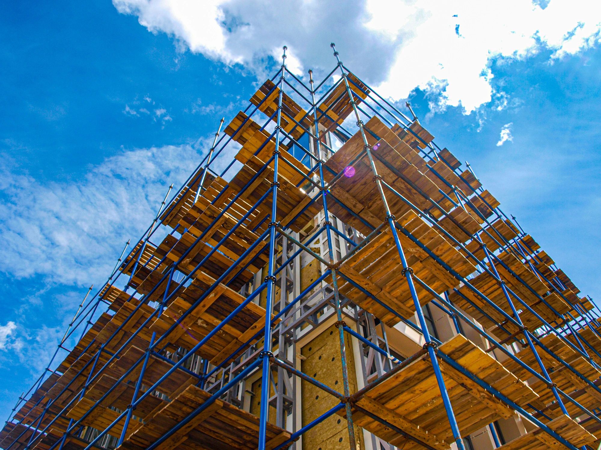 Scaffolding on the building, the construction site is modern, an unusual composition of the frame.